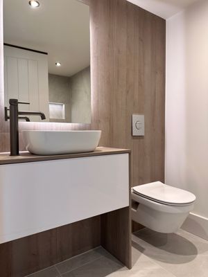 En-Suite Sample- click for photo gallery